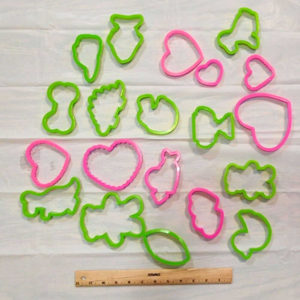 Large Lot of 20 Various Plastic Cookie Cutters ~ Bear Bone Fish Duck Heart Dino